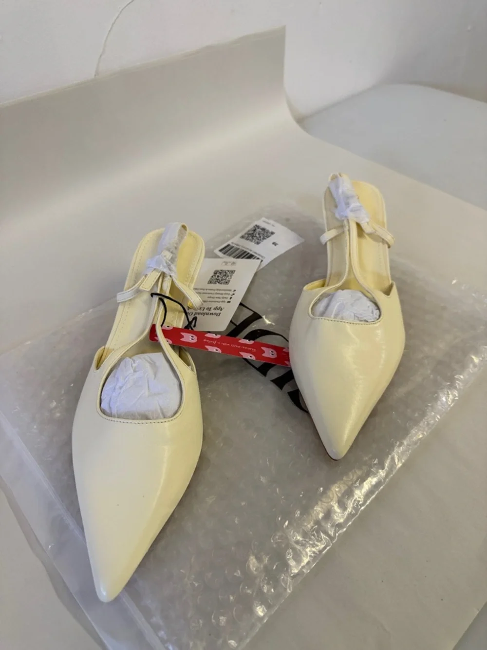 NWT.  Cider Pointed Slingback Kitten Heel Pumps in Pale Yellow - Picture 4 of 8